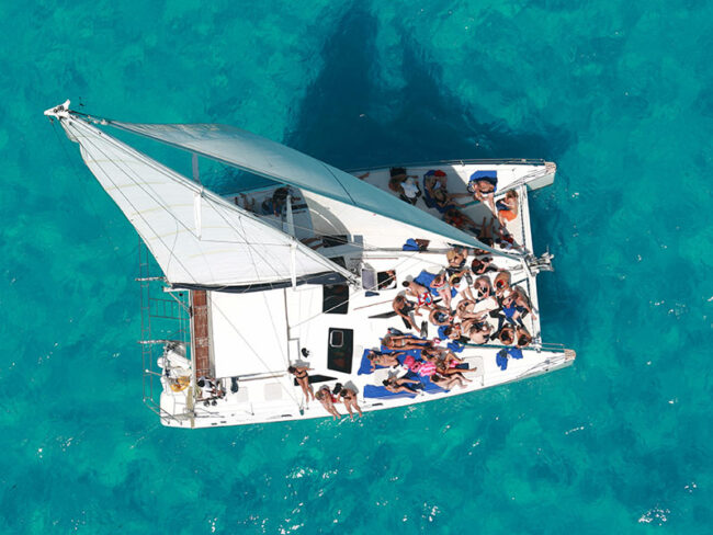 Sailing on the way to Isla Mujeres