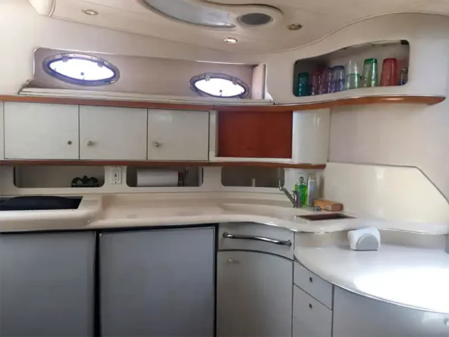 Small kitchen available in the Cabin of our Private Yacht in Cancun / Sea Ray 45ft 15 Passengers