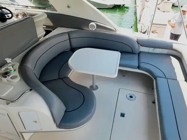 Medium-sized private Yacht in Cancun with a long comfortable sofa in the cockpit with shade and bluetooth speakers / Sea Ray 45ft 15 Passengers