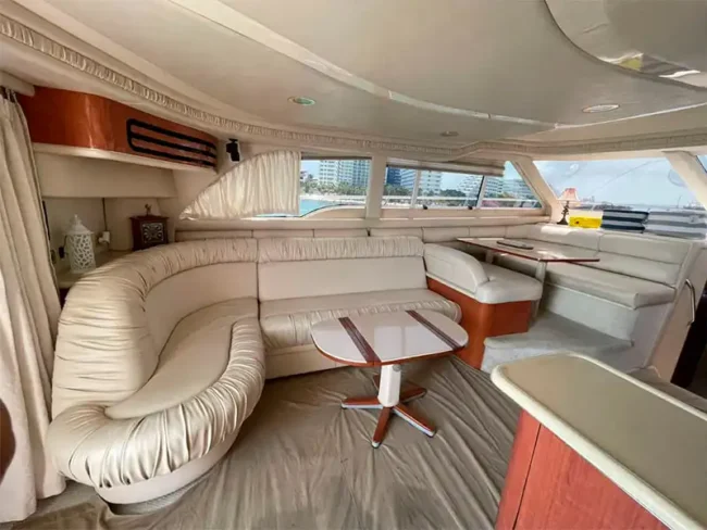 Cabin with a nice living room with a comfy sofa and a dining table with comfy seats / Private Yacht for 20 People in Cancun