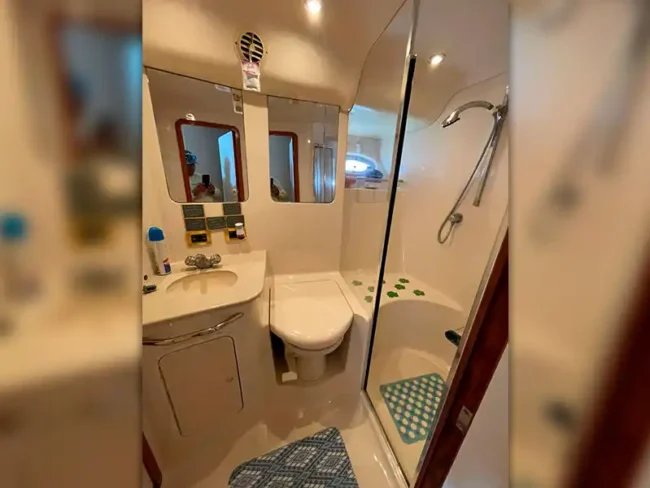 2 very comfortable bathrooms with a shower onboard inside the cabin / Cancun Private Yacht for 20 People